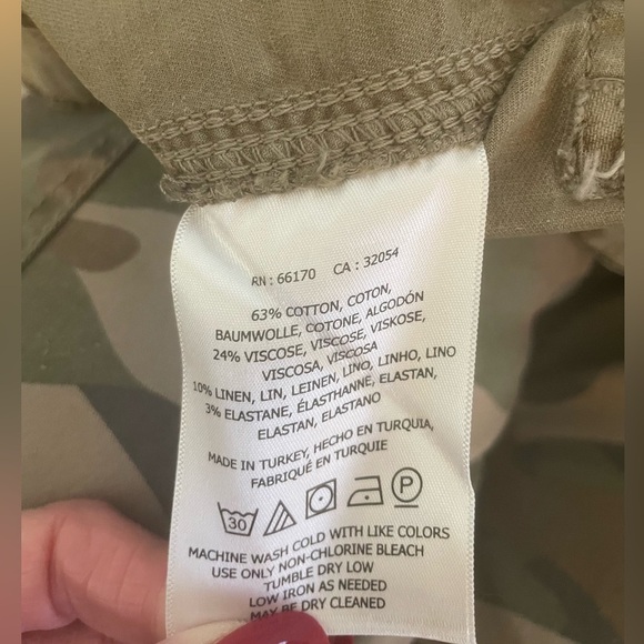 Anthropologie The Wanderer Ankle Pant in Green Camo. Size 28. - Picture 11 of 11